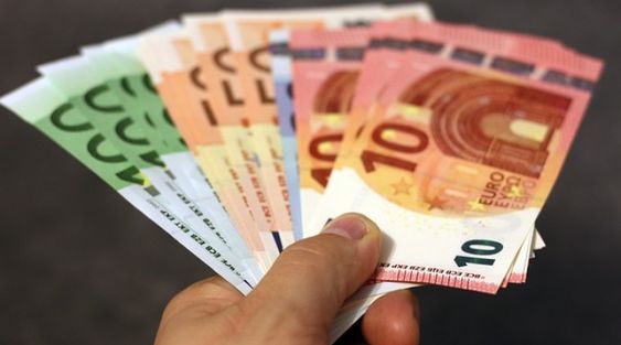 Евро превысил 92 рубля впервые с 9 ноября