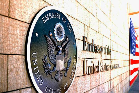 МИД РФ считает вмешательством публикации посольства США