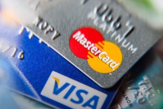 В США продолжают заказывать кредитные карты, несмотря на кризис