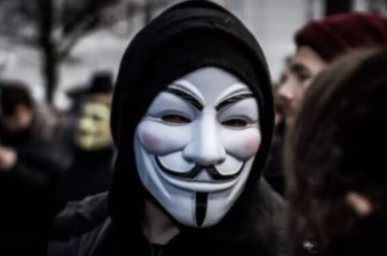 Хакеры Anonymous обвинили Маска в намеренном влиянии на биткоин