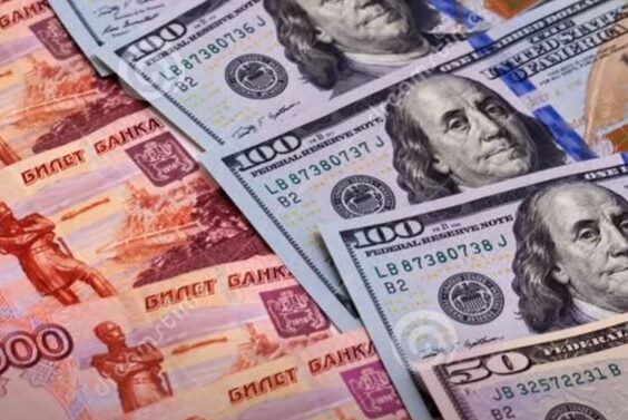 Доллар поднялся выше 74 рублей впервые с середины мая