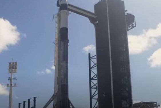 Запущен корабль SpaceX с полностью гражданским экипажем