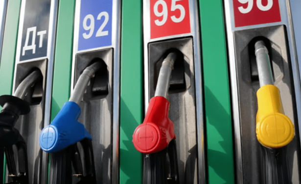 Средняя цена бензина в РФ выросла на 12 копеек за 7 дней