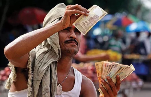 Индия повышает ставки и снижает налоги