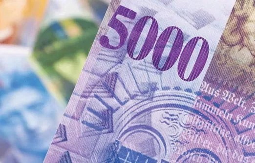 Швейцарский франк вырос до паритета с евро впервые с марта