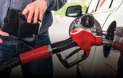 Цены на бензин в Великобритании достигли нового рекорда
