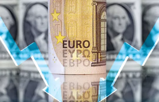 Евро упал ниже доллара после решения ЕЦБ по ставке