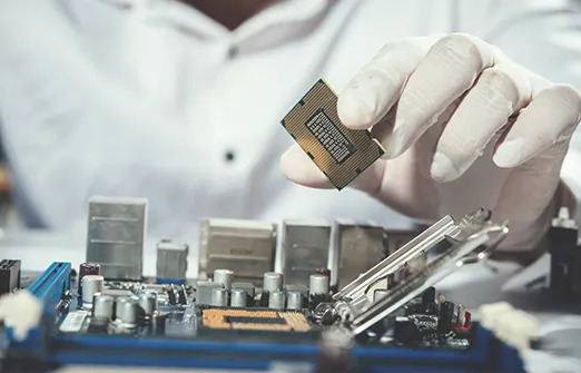 Samsung откладывает запуск нового завода в США по производству чипов