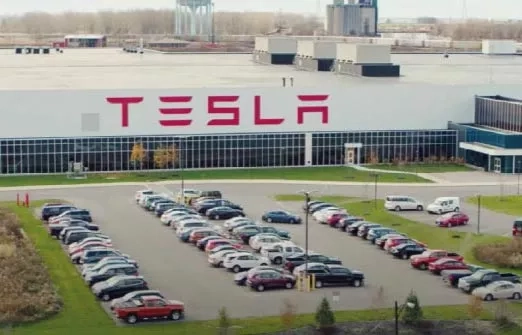 Инвесторы Tesla готовятся к потенциальному спаду продаж