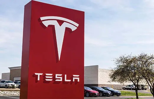 Инвесторы Tesla готовятся к значительному движению цен на акции