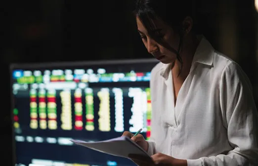Nikkei 225 и Topix обновили рекорды на слабой иене и тех-ралли