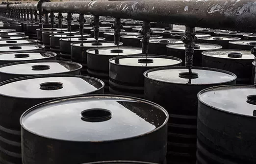 Цены на нефть снижаются из-за ослабления рисков поставок