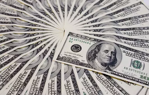 USD снижается перед публикацией NFP