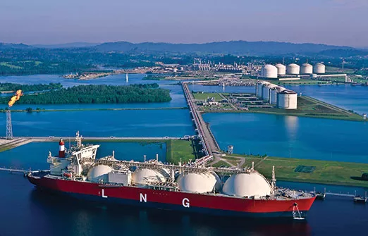 Катар предлагает LNG-танкеры в аренду на фоне остановки Ras Laffan
